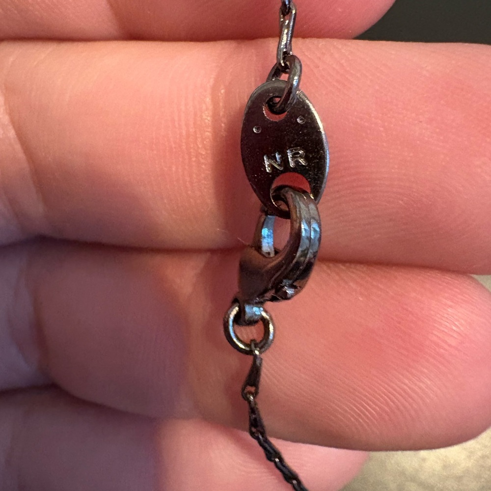 Avon Iridescent Black Necklace - Picture 4 of 4